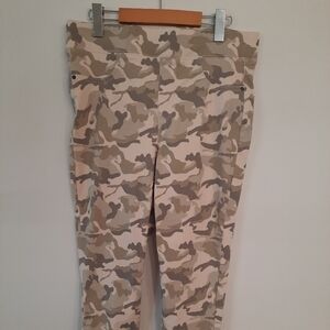 Camo capris. Size 14. Stretchy. George.